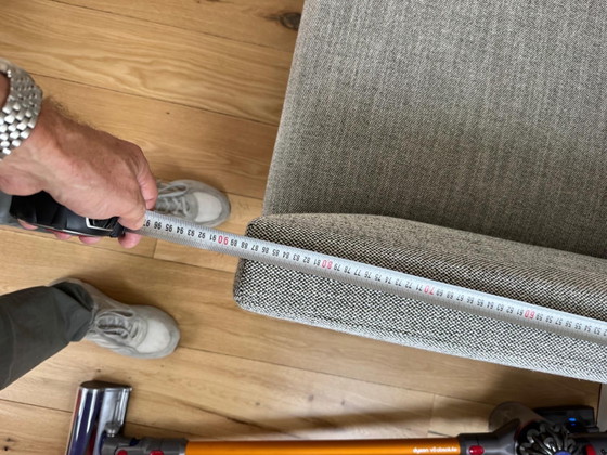 Designbank van EYYE, 2 zitsbanken, Textiel, Grijs (foto 6 van 8)