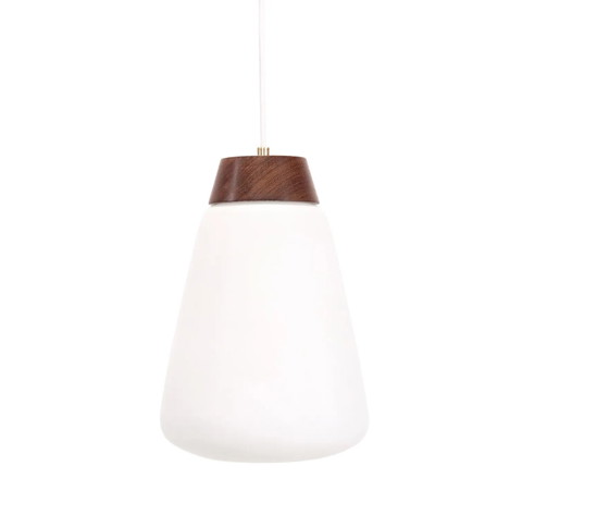 Weiße Opalglas-Pendelleuchte mit Teakholzdetails – Philips, Pendelleuchten, Brass, Scandinavian (photo 3 of 4)