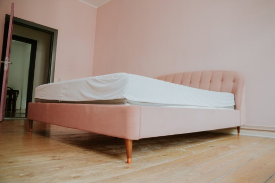 MADE.com Margot Bett – Blush Pink Samt – 180 × 200 cm – Doppelbetten, Wood (photo 5 of 6)