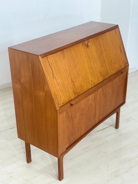 Secrétaire danois design milieu du XXe siècle / Bureau en teck / Bureau années 1960 / Secrétaire danois en (photo 9 of 17)