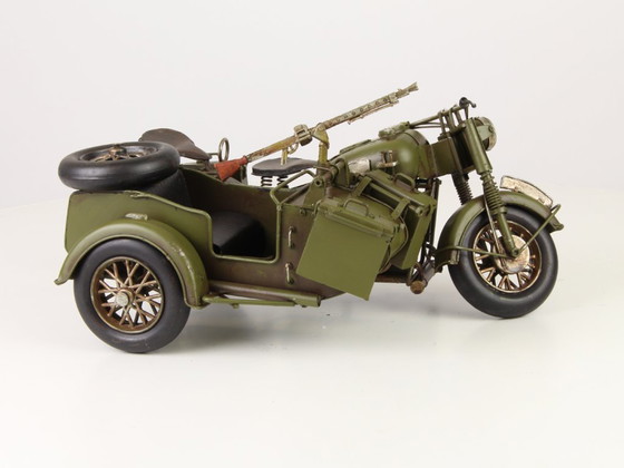 Image 1 of replica leger motor in metaal