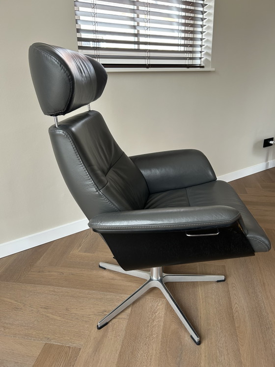 Image 1 of 2x Conform Tme Out fauteuils met 1 voetenbank