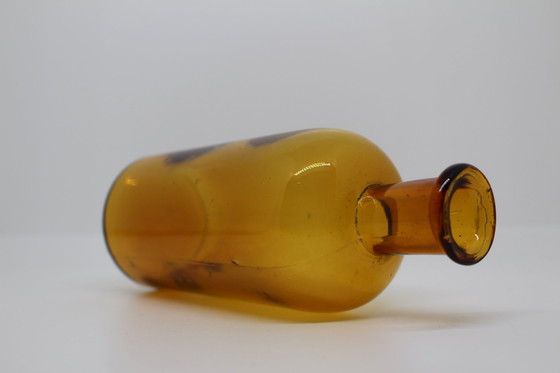 Image 1 of Bernsteinfarbene Apothekerflasche aus geschwefeltem Glas