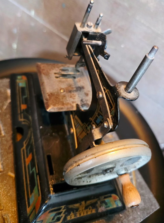 Image 1 of Vintage toy sewing machine case