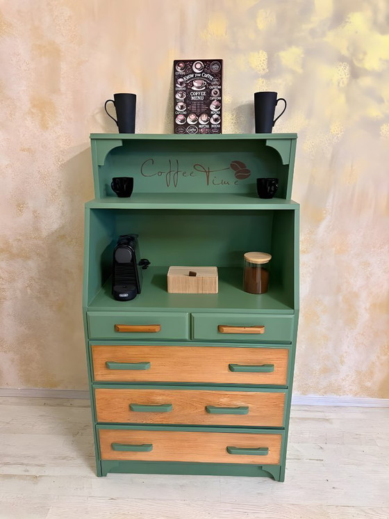 Image 1 of „CAFÉ AU LAIT“ – Charmante Upcycling-Kaffeestation in Salbeigrün