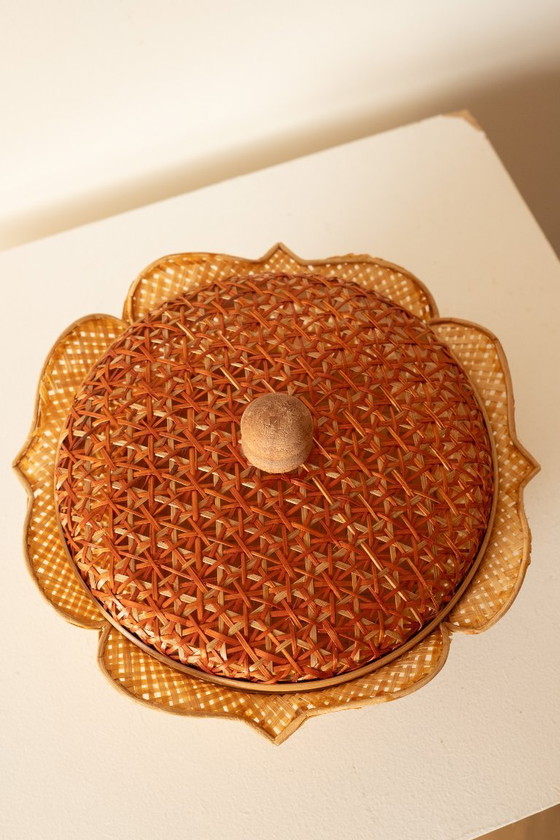 Image 1 of Boîte vintage en osier tressé à la main avec couvercle