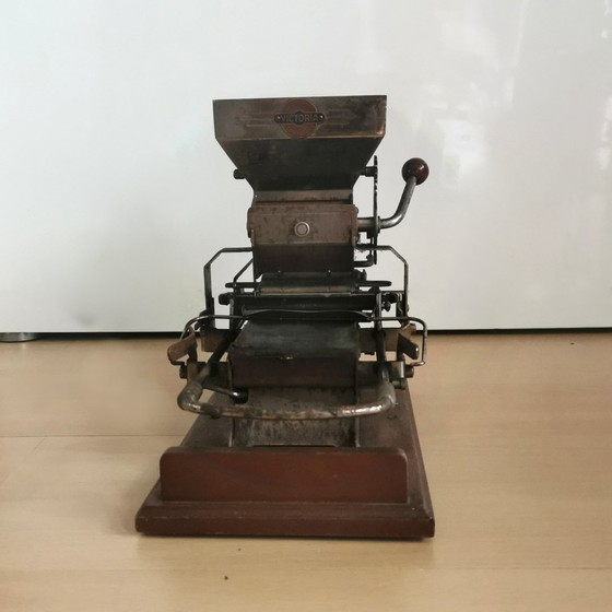 Image 1 of CIGARETTE ROLLING MACHINE AND INSTRUCTIONS FOR USE