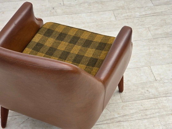 Image 1 of Anni '70, poltrona danese, similpelle, gambe in legno di teak.