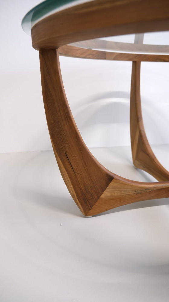 Image 1 of Mesa de centro de teca maciza con tapa de cristal – hecha a mano