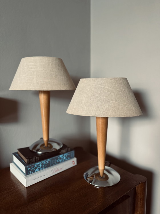 Image 1 of Lampada da tavolo di metà secolo | Base in legno cromato, paralume in lino caldo, stile scandinavo