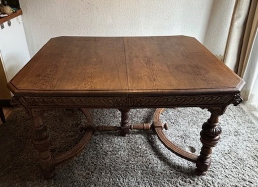 Table de salle à manger Malines style Renaissance avec quatre têtes de lion