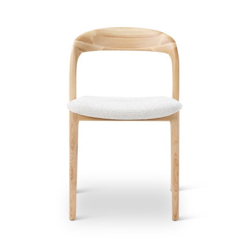 Sillas en color beige con patas naturales, 6 unidades.