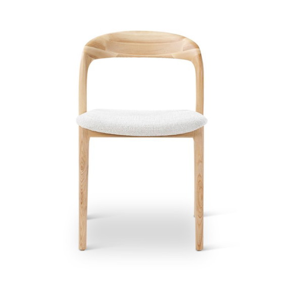 Image 1 of Sillas en color beige con patas naturales, 6 unidades.