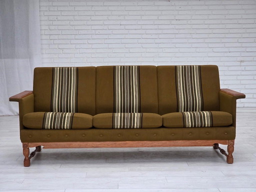 Dänisches 3-Sitzer-Sofa aus den 1970er Jahren, Möbelwolle, massives Eichenholz.