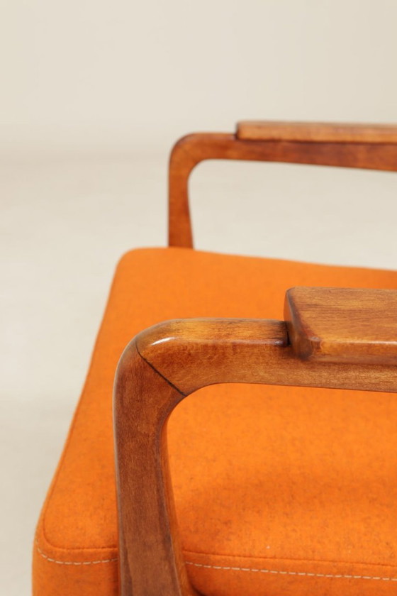 Image 1 of Vintage oranje fauteuil met wollen bekleding en walnootkleurig hout, mid-century modern stijl.