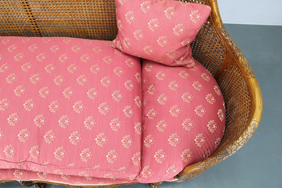 Image 1 of Antico divano intagliato con sponde a canne, Cecoslovacchia