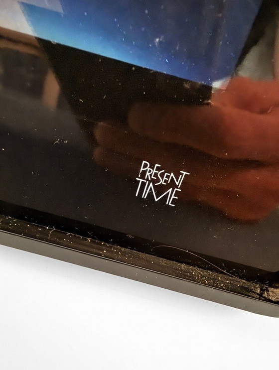 Image 1 of Zeldzame Memphis Stijl “Present Time” neon wandklok