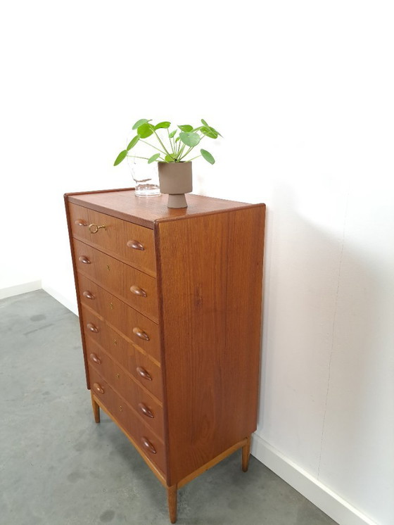 Image 1 of Cómoda danesa de teca con 6 cajones y patas elegantes