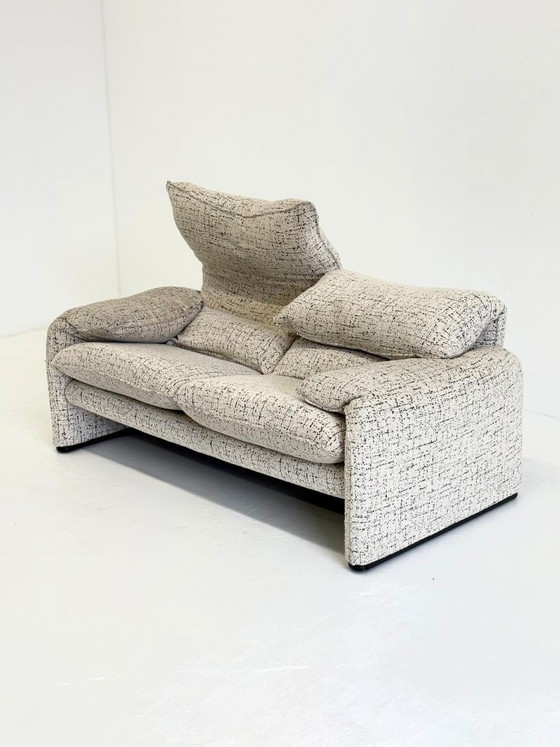 Cassina Maralunga 2-Sitzer Sofa von Vico Magistretti Gebrochen Weiß mit Subtilem Muster – 2 Sitzer Sofas (photo 11 of 12)