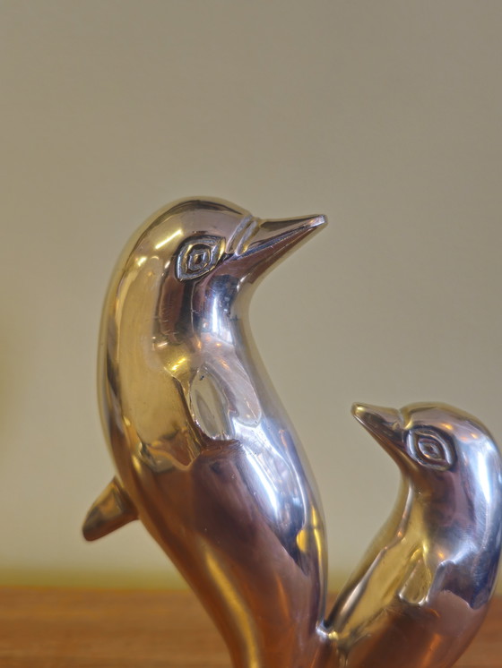 Image 1 of Statua di delfino in ottone vintage anni '70. Il delfino presenta