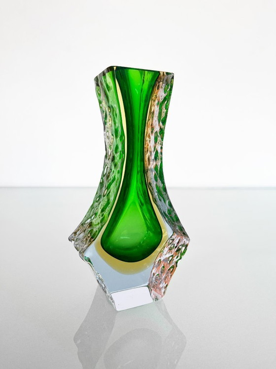 Image 1 of Vintage 1970s Mandruzzato Sommerso Murano vase