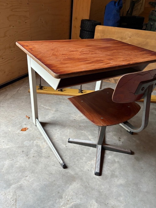 Schoolbureau met romtje