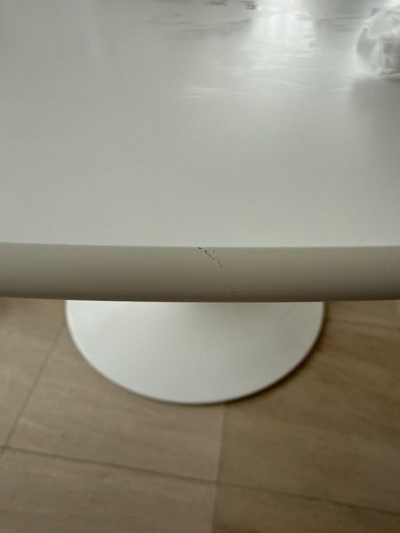 Image 1 of Saarinen round dining table 137cm white