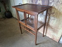 Meuble à thé ancien en chêne, vitrine, bar à whisky, cave à vin avec plateau amovible, dimensions 62x41cm et 76cm de hauteur.