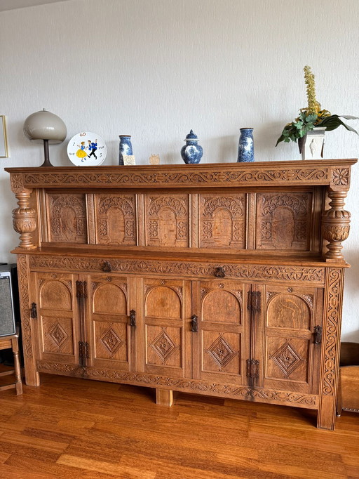 Antica credenza/buffet inglese con intaglio in legno, circa 1800