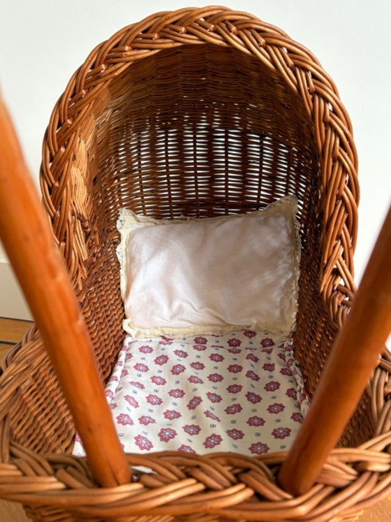 Image 1 of Vintage retro schattige oude rieten poppenwagen uit de jaren 60/70