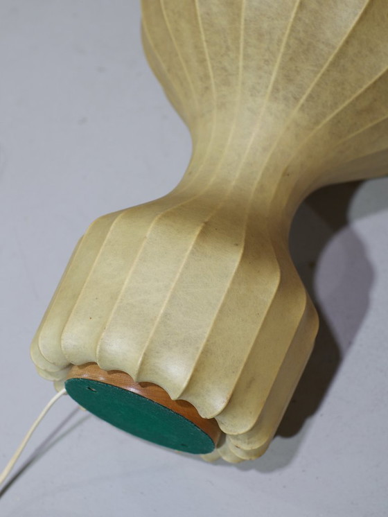 Image 1 of Gatto Kokon Tischleuchte Flos Giacomo Castiglioni Italien