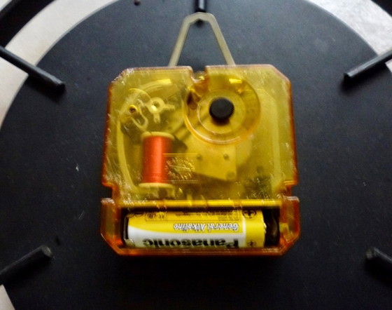 Image 1 of  Vintage "Bayard" klok in de vorm van een scheepsroer.