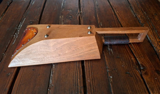 Image 1 of Decorazione vintage a forma di pala in legno, pelle e metallo - Artigianato rustico da fattoria