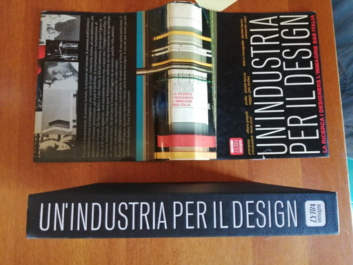Un industria per il design Edizioni Lybra 1982
