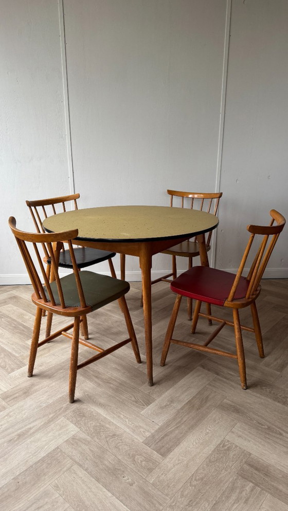 Image 1 of Silla de láminas 4x con tablero de terrazo