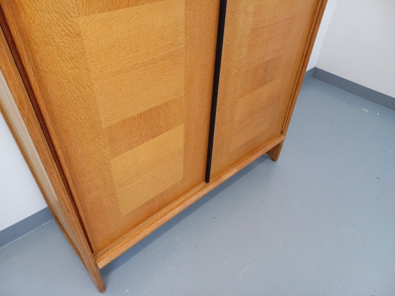 Image 1 of Guillerme et Chambron vintage massief eiken kast uit de jaren 60 en 70