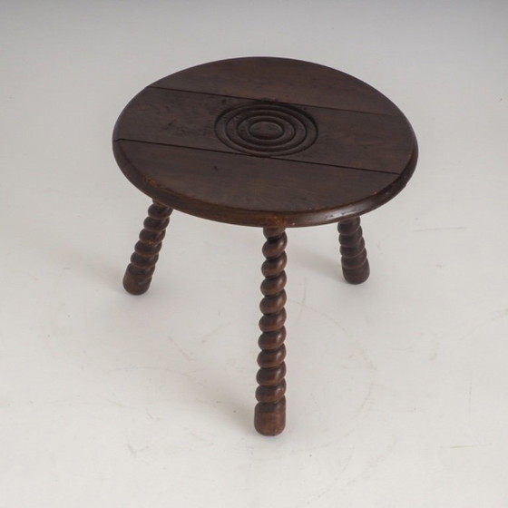 Franse eikenhouten driepoot bijzettafel, toegeschreven aan Charles Dudouyt. – Wood (photo 11 of 17)