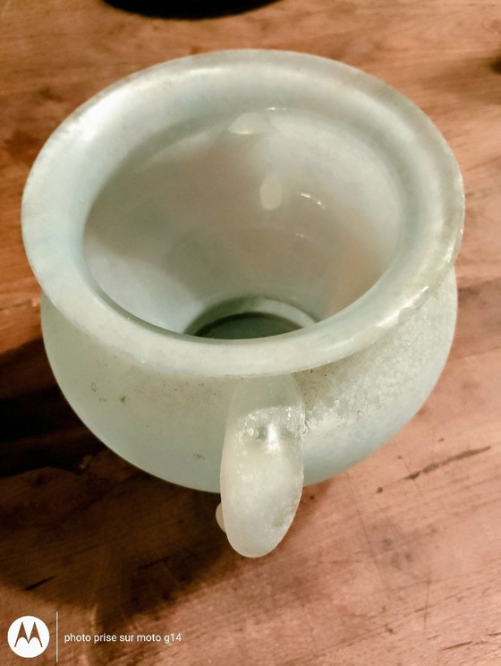 Old thick white opaline glass vase – 17 cm – 2 handles (photo 4 of 5)