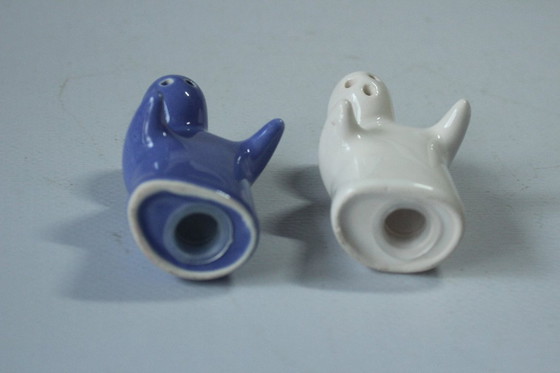 Image 1 of Saliera e pepiera di design Hugging Ghosts in ceramica