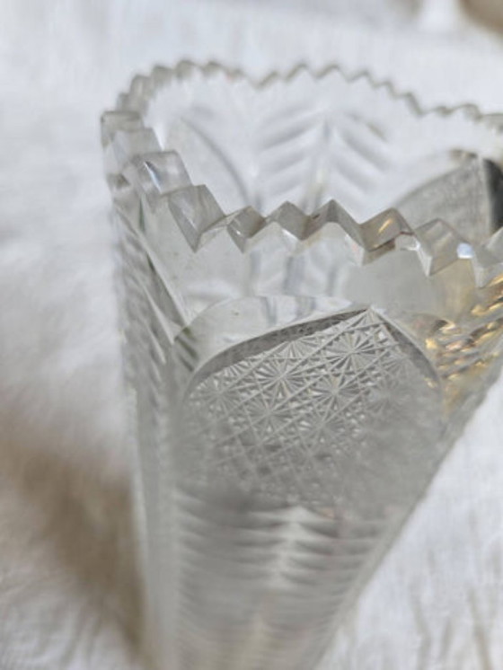 Antique cut crystal vase with a scalloped rim, decorated with palmettes (photo 2 of 5)