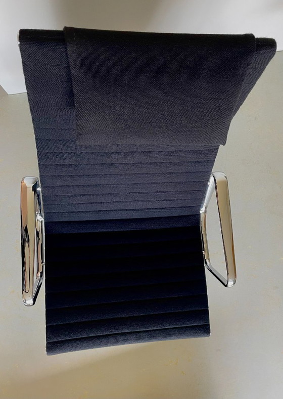 Image 1 of Vitra Eames EA 124 poltrona lounge - nera - hopsak