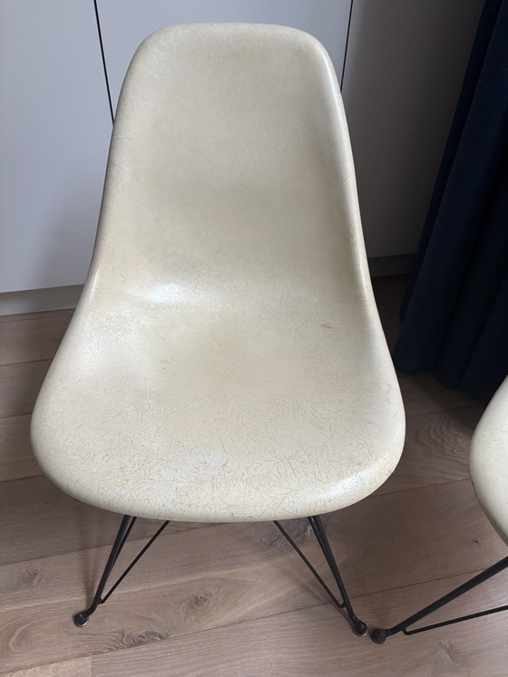 2x Chaises d'appoint Vintage Eames Miller DSR en fibre de verre – Parchment – Herman Miller (photo 3 of 9)