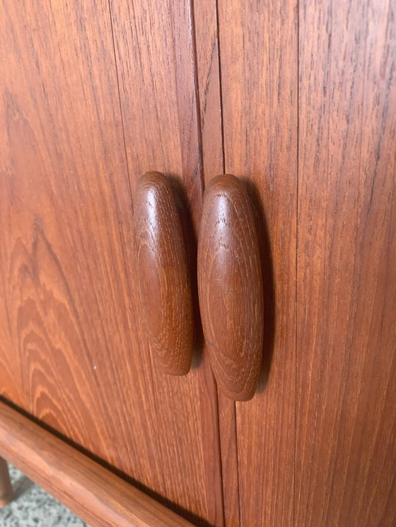 Image 1 of Aparador alto Dyrlund