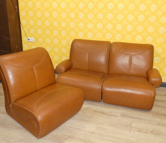 Image 1 of 3 Sitzer Couch Baseball Stil Leder Cognac top Zustand retro vintage 70er Jahre Teil einer GARNITUR modular Sofa Armchair karamel