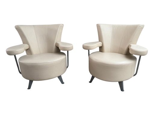 2 fauteuils en cuir avec pouf