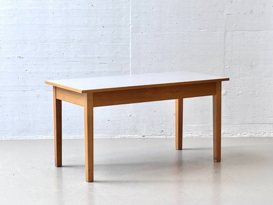 Image 1 of Bureau/werktafel van massief hout met laminaatblad, jaren 50.