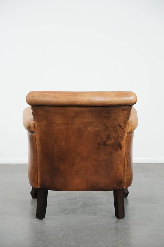 Image 1 of Subtiele vintage schapenleren fauteuil/ armchair met een mooie lichte kleur en sierlijke pootjes