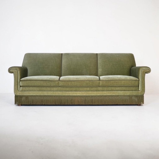 Deense driezitsbank uit de jaren 70, groen meubelvelours, beukenhout.