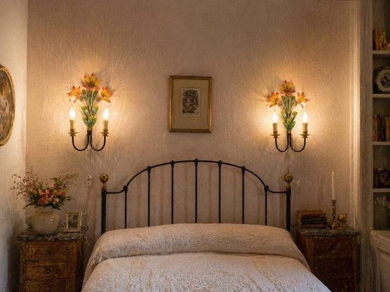 Image 1 of Coppia di lampade da parete antiche, lamiera XX, fiori, gigli, vintage, XX secolo