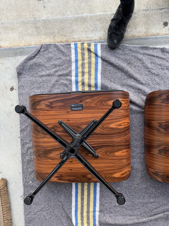 Image 1 of Poltrona lounge Vitra Eames XL + poggiapiedi, in pregiata pelle nera e palissandro Santos. NUOVA!!